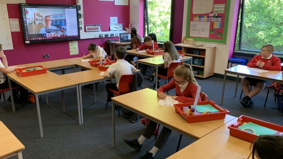 Neke &scaron;kole u Velikoj Britaniji rade za vreme pandemije