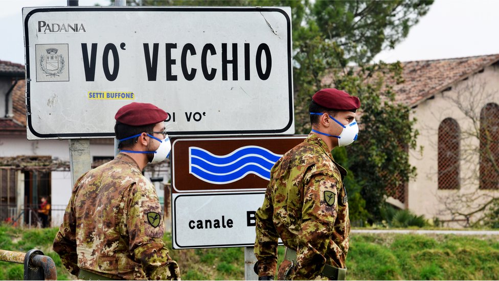 Italijanski vojnici na straži u gradiću Vo