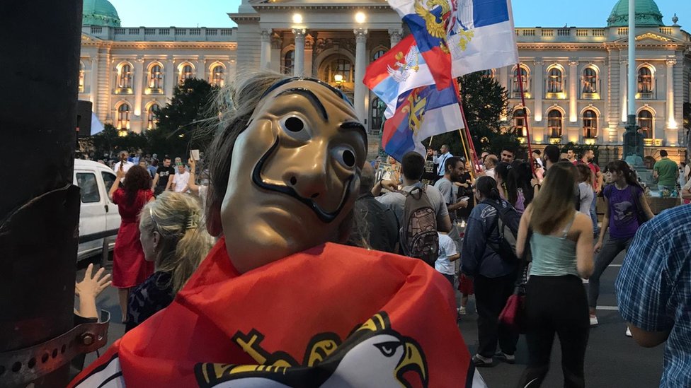 Demonstranti ispred Skupštine