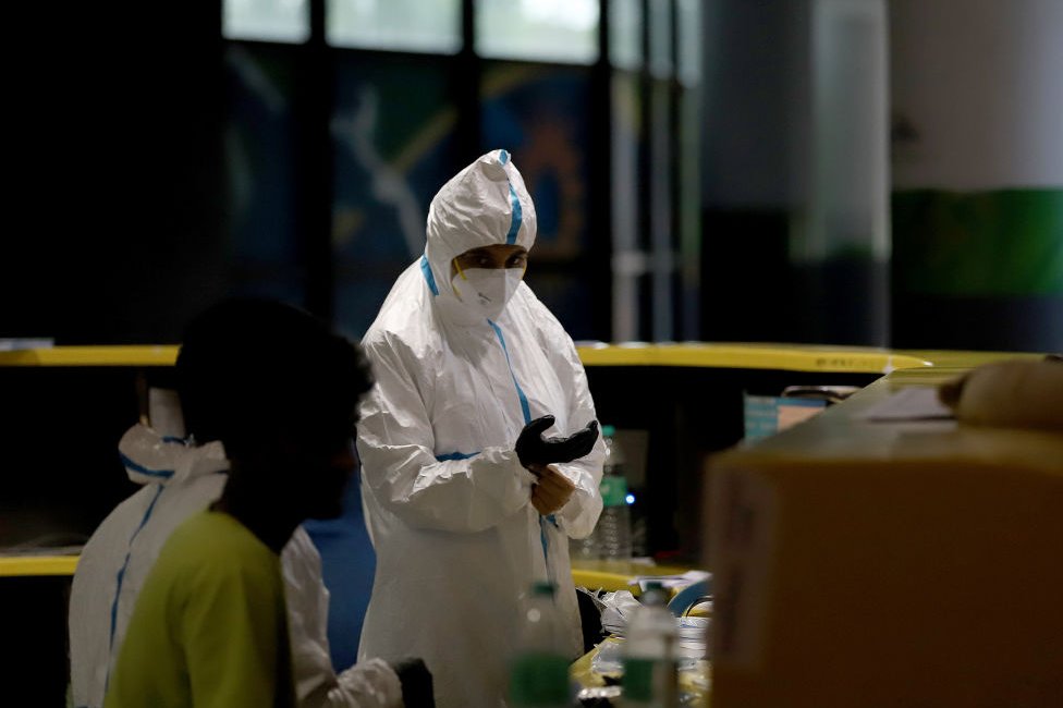 čovek u za&scaron;titnoj opremi