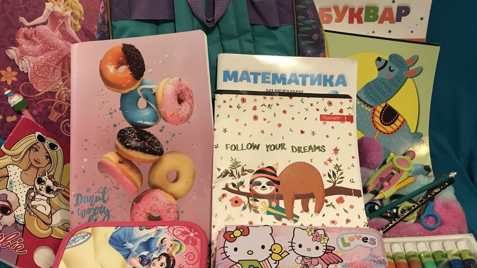 knjige i oprema za školu