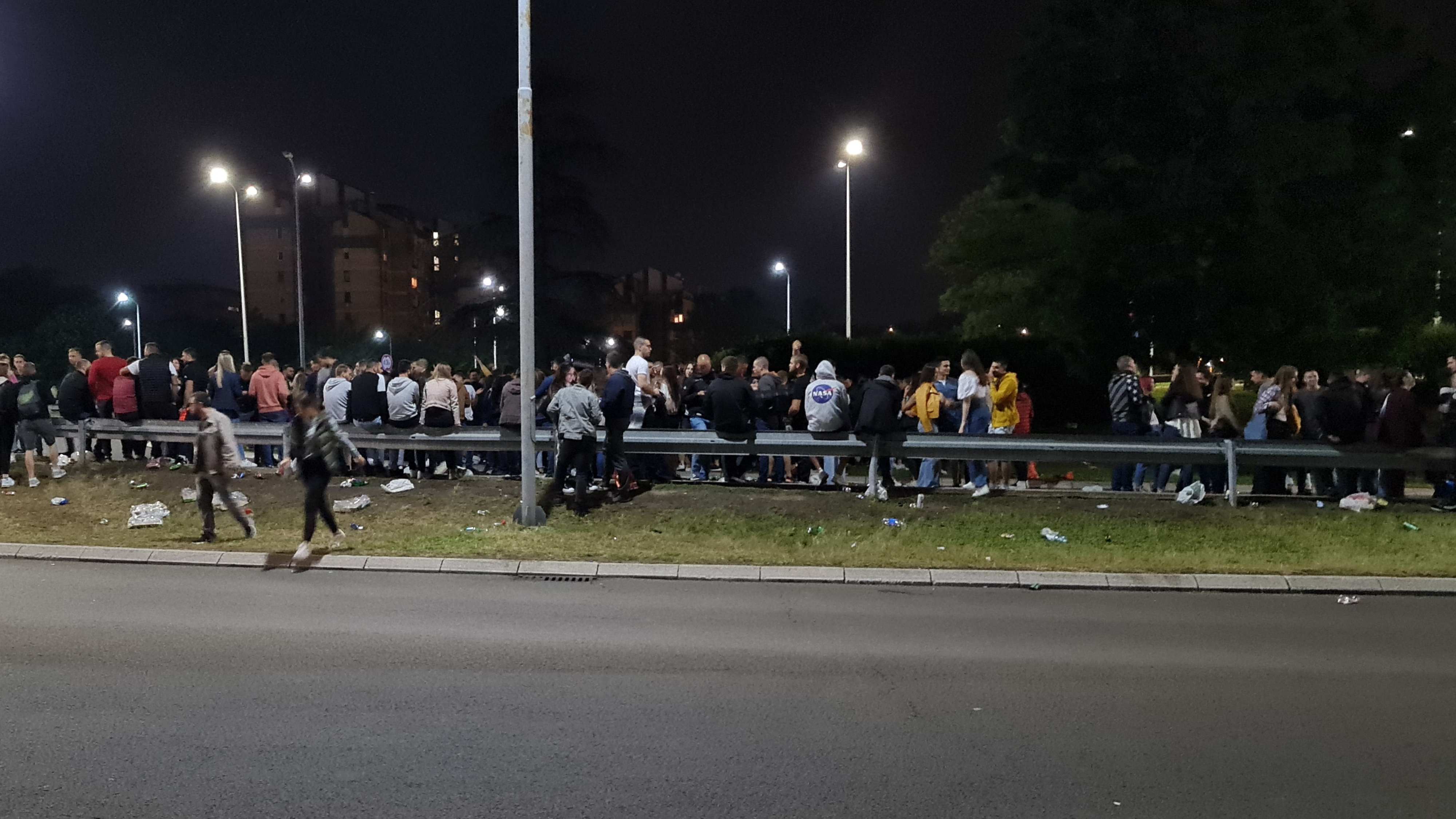 Studentske žurke pored autoputa