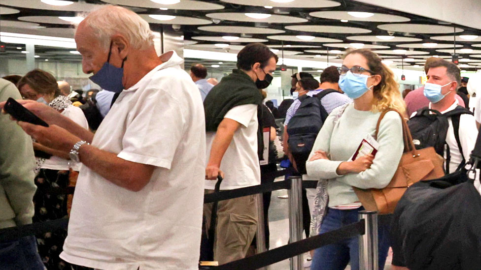 Airport queue