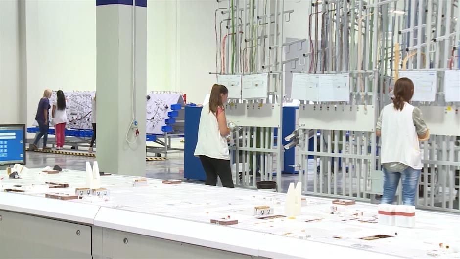 Priča radnice fabrike Leoni u Kraljevu: Moram da radim, moram negde da radim (VIDEO)