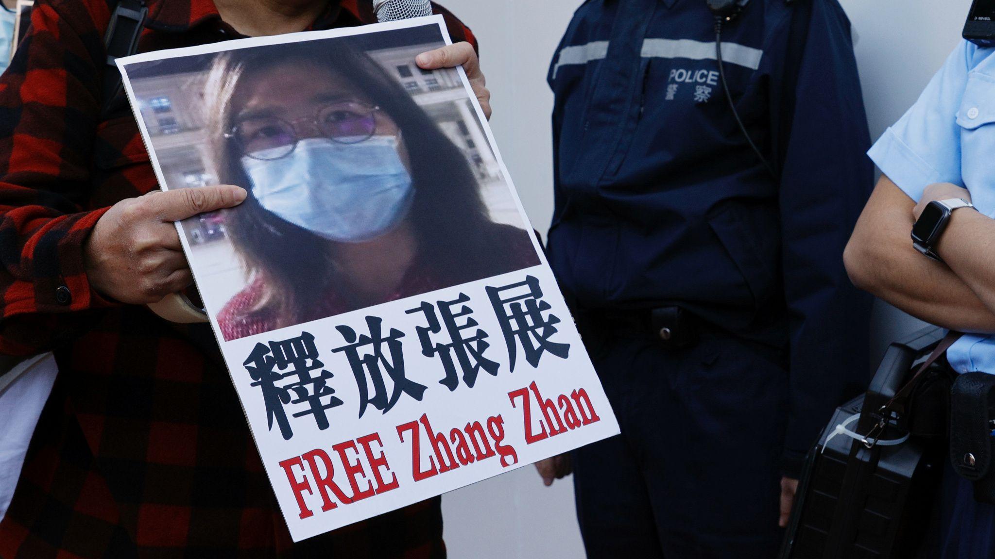 Protest pristalica demokratije na kome je traženo oslobađanje novinarke Džang Džan ispred kineskog predstavništva u Hongkong 28. decembra 2020.